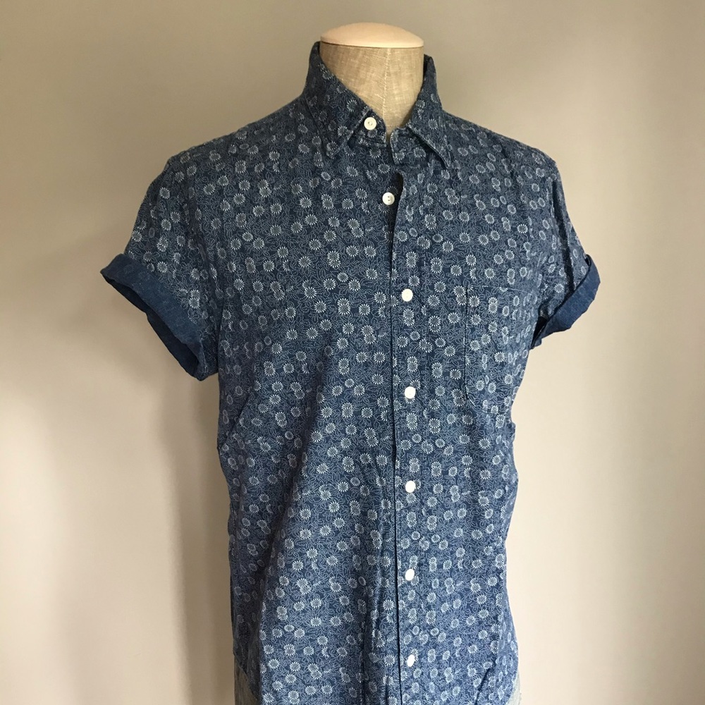 Short-Sleeve Button Down in Floral Print